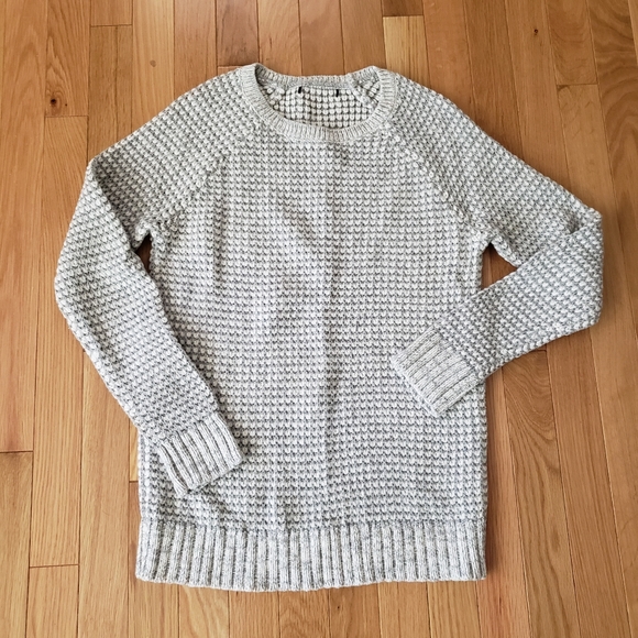 Cozy Grey And White Knit Crewneck Sweater - Picture 3 of 6